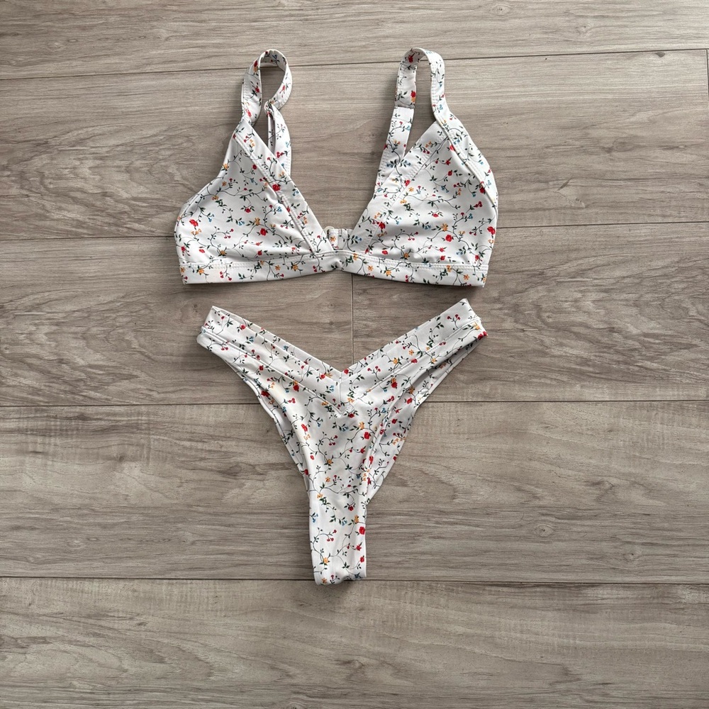 Floral White Oneone Swimwear Bikini Set